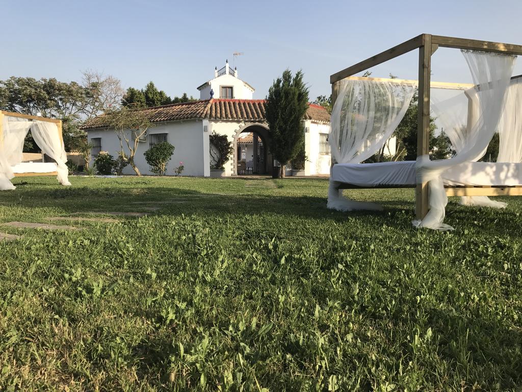 Amarna Conil Guest House โกนิล เด ลาฟรอนเตรา ภายนอก รูปภาพ