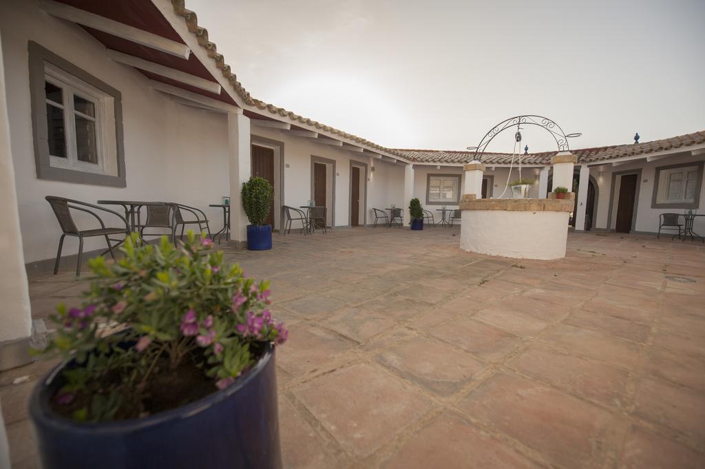Amarna Conil Guest House โกนิล เด ลาฟรอนเตรา ภายนอก รูปภาพ