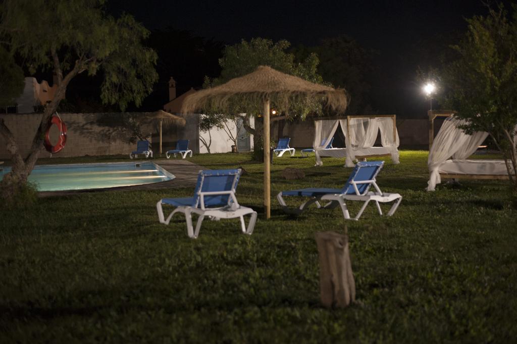 Amarna Conil Guest House โกนิล เด ลาฟรอนเตรา ภายนอก รูปภาพ