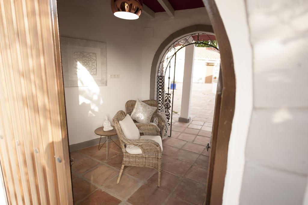 Amarna Conil Guest House โกนิล เด ลาฟรอนเตรา ภายนอก รูปภาพ