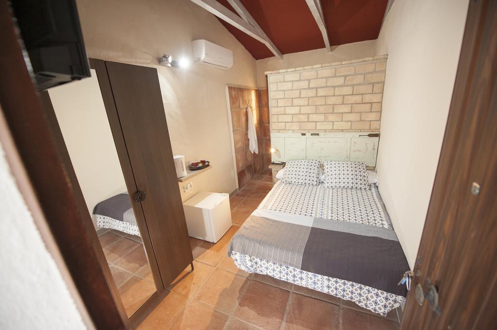 Amarna Conil Guest House โกนิล เด ลาฟรอนเตรา ภายนอก รูปภาพ