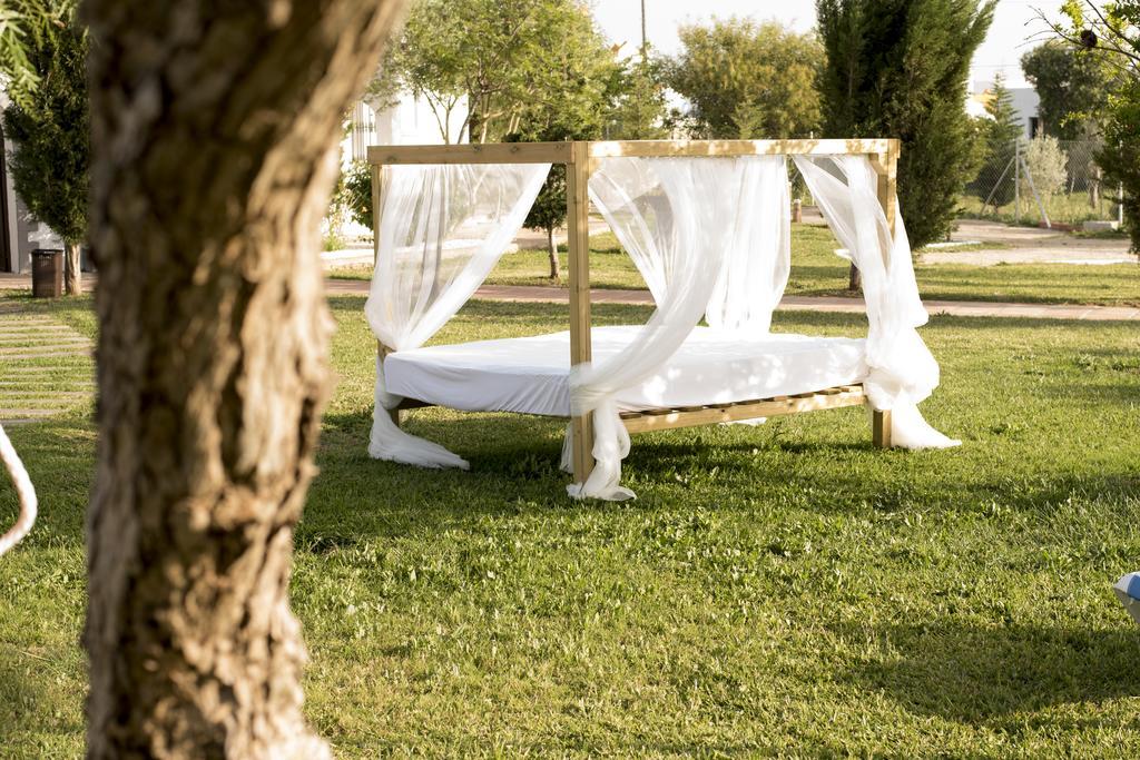 Amarna Conil Guest House โกนิล เด ลาฟรอนเตรา ภายนอก รูปภาพ
