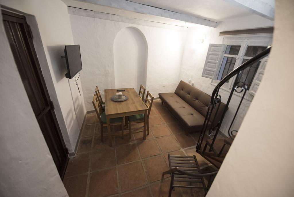 Amarna Conil Guest House โกนิล เด ลาฟรอนเตรา ภายนอก รูปภาพ