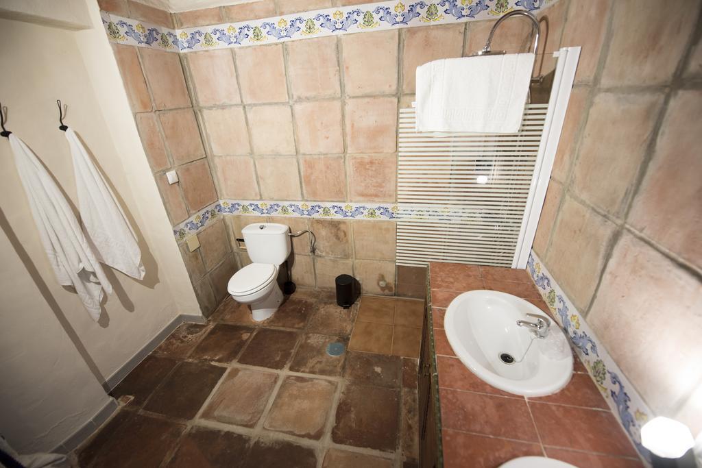 Amarna Conil Guest House โกนิล เด ลาฟรอนเตรา ภายนอก รูปภาพ